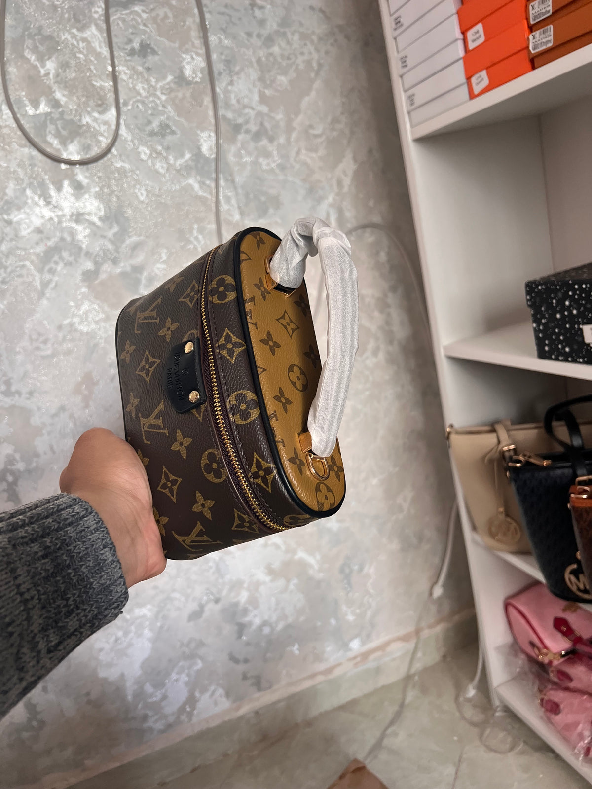 SAC LV AVEC LA BOITE