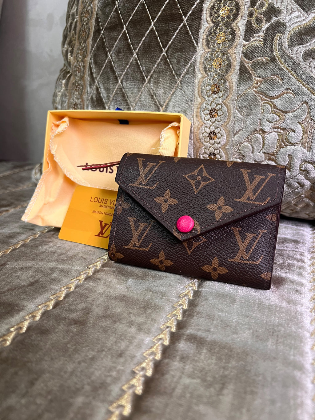 P.M LV ROSE