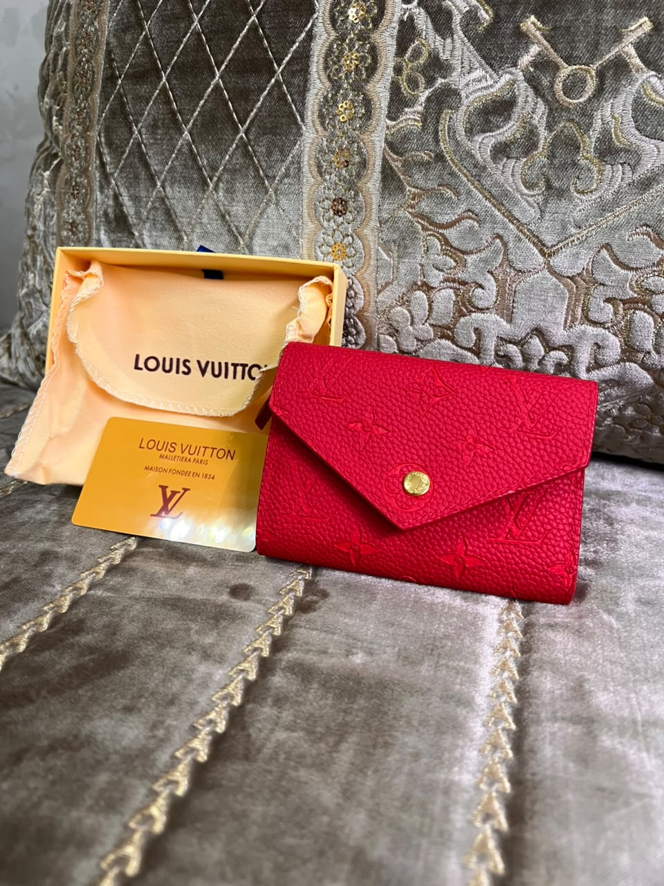 P.M LV ROUGE