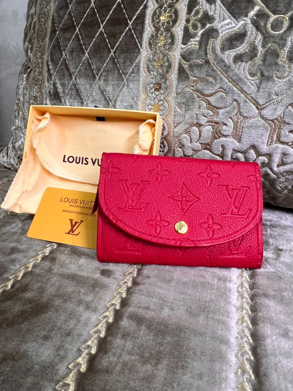 P.M LV ROUGE
