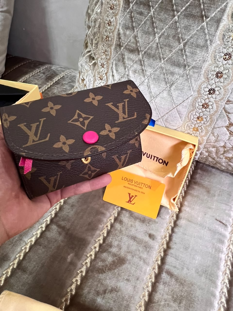 P.M LV ROSE