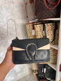 MINI GUCCI NOIRE AVEC LA HOUSSE