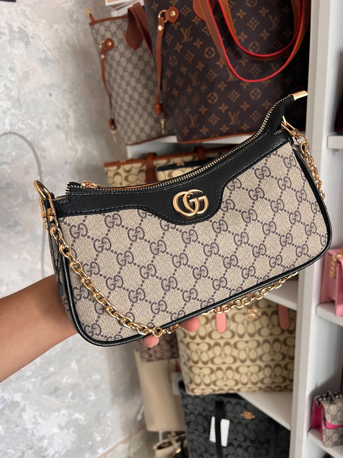 GUCCI NOIRE AVEC LA HOUSSE