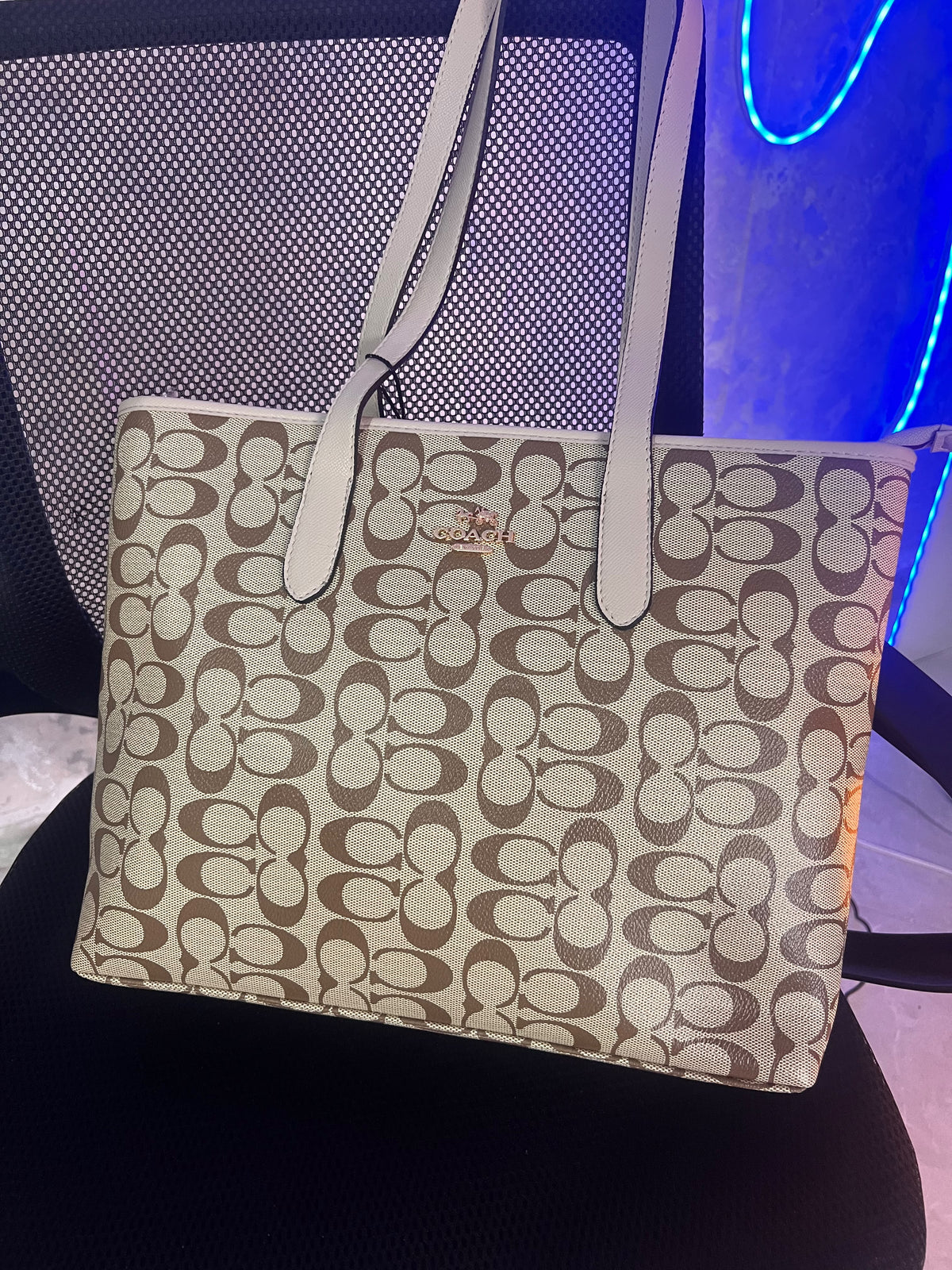 COACH BEIGE & ROSE BEBE
