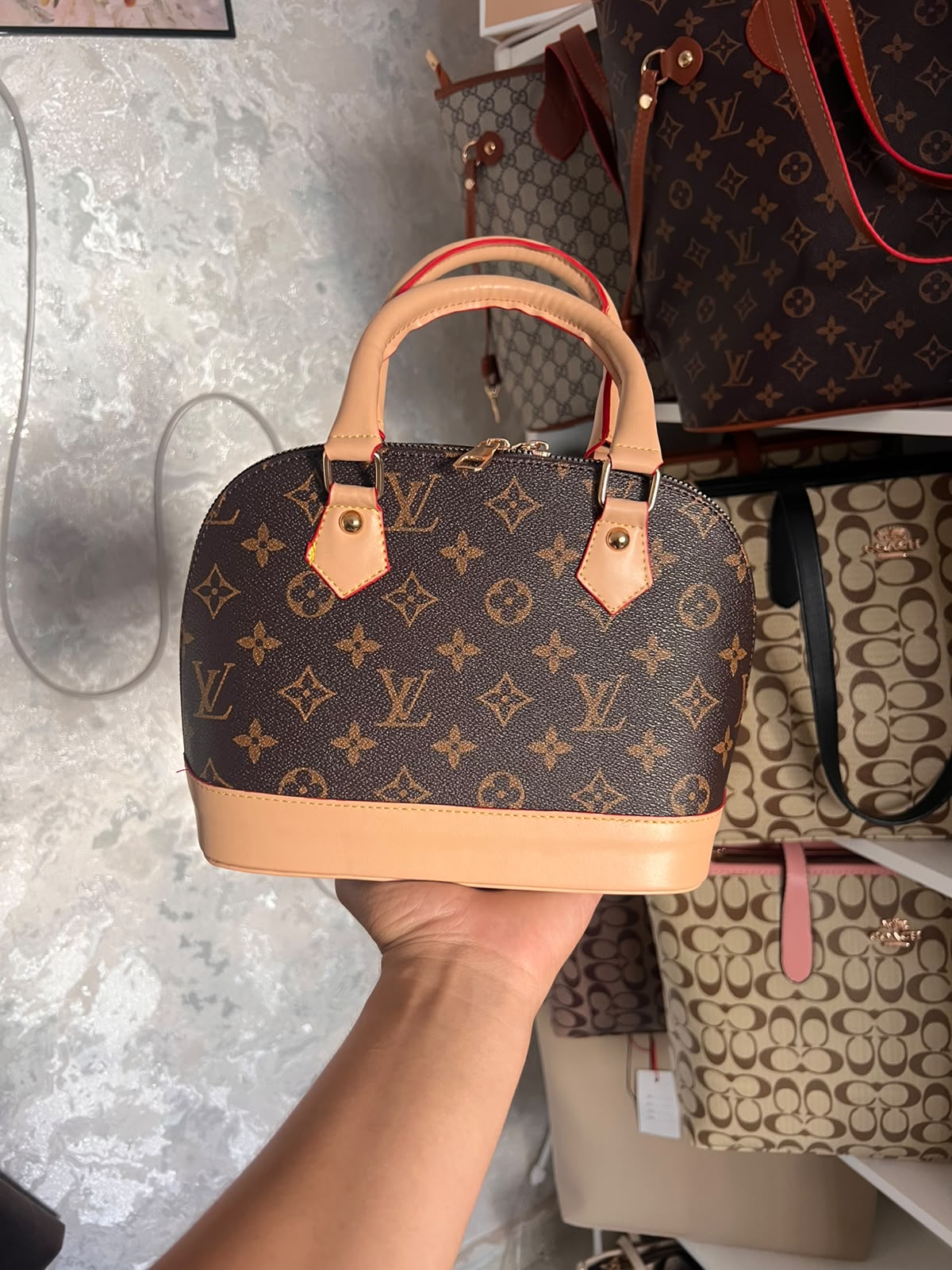 LV ALMA AVEC LA HOUSSE