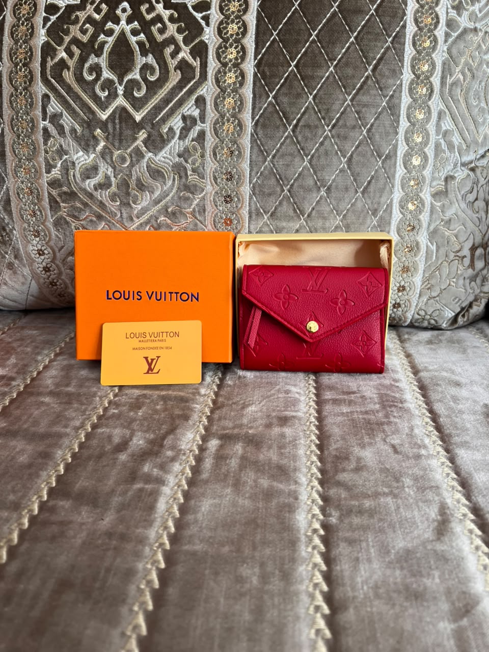 PM LV ROUGE
