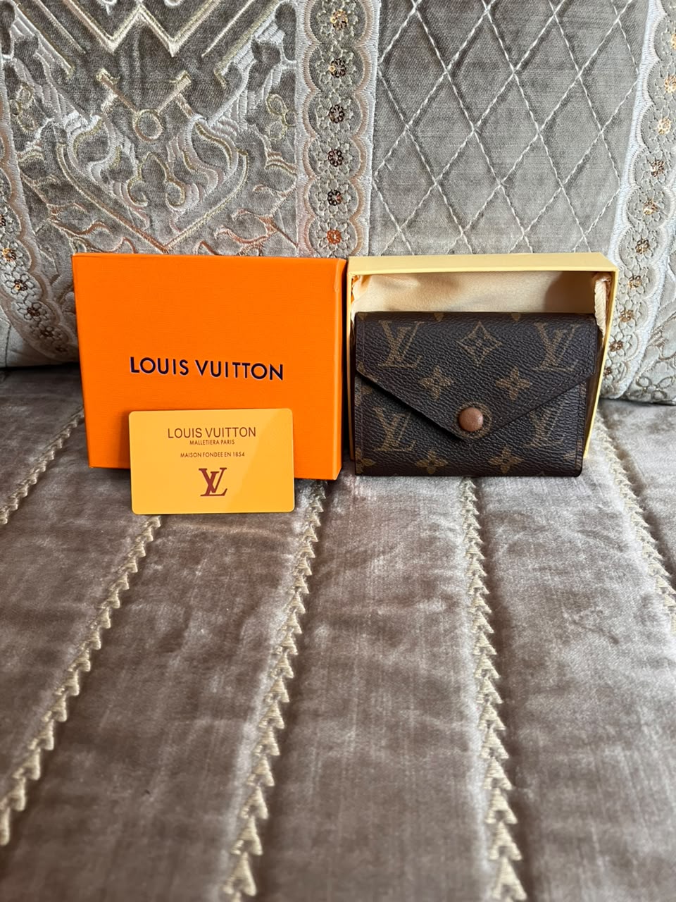 PM LV MARRON