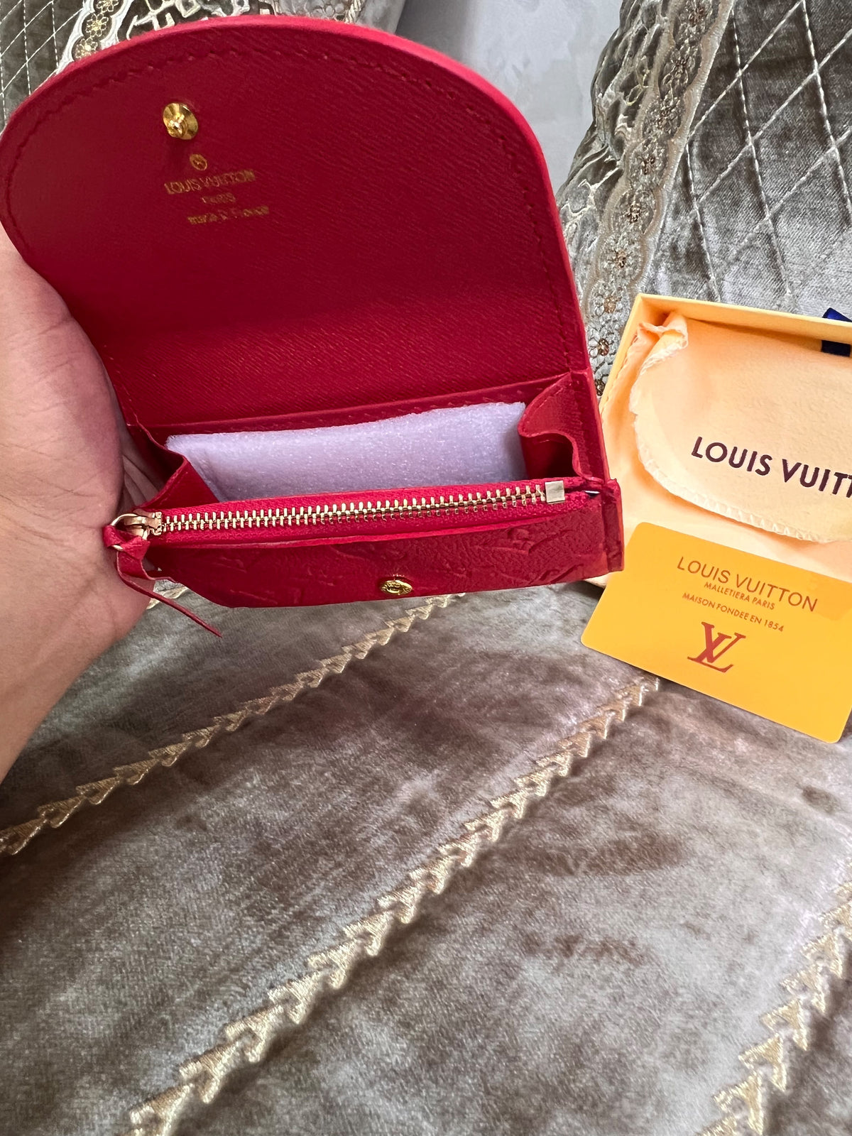 P.M LV ROUGE