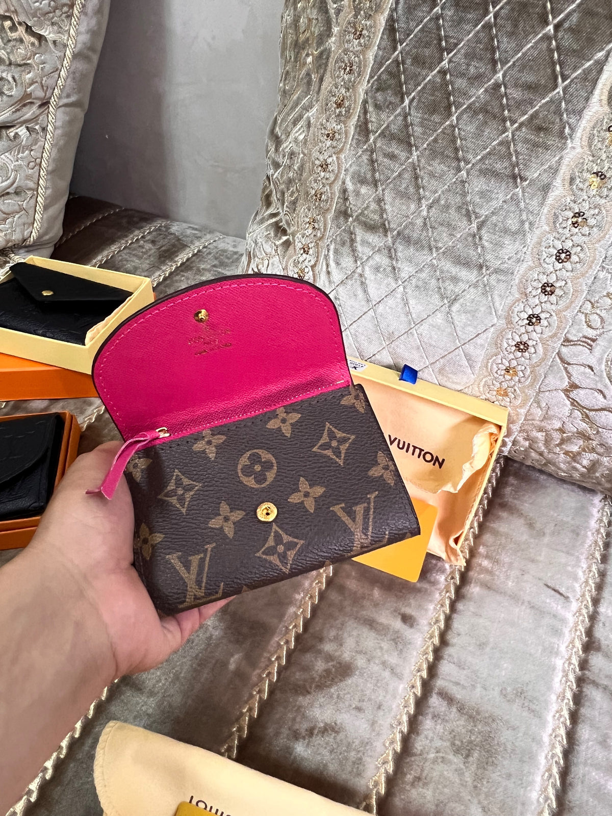 P.M LV ROSE