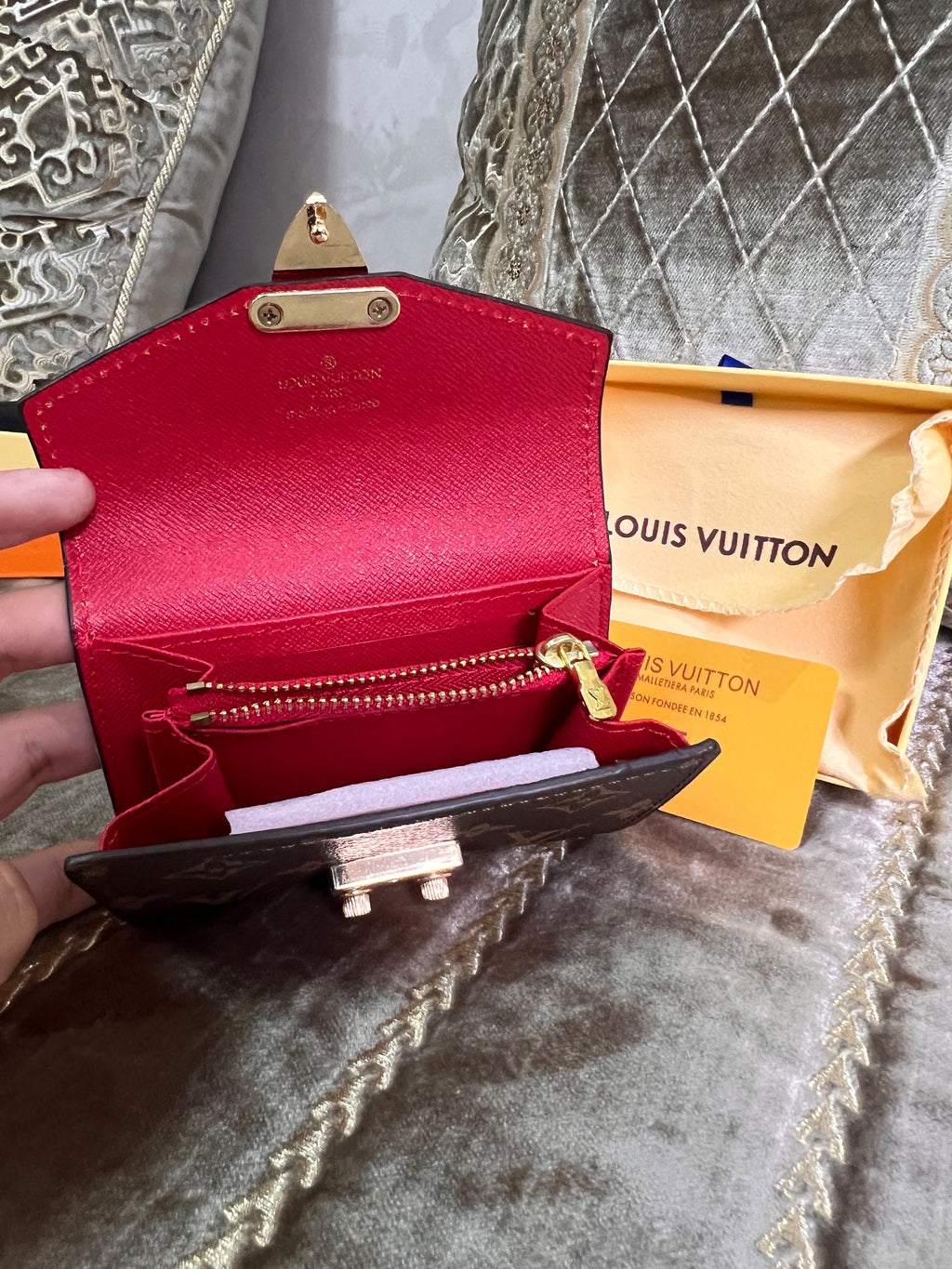 P.M LV ROSE