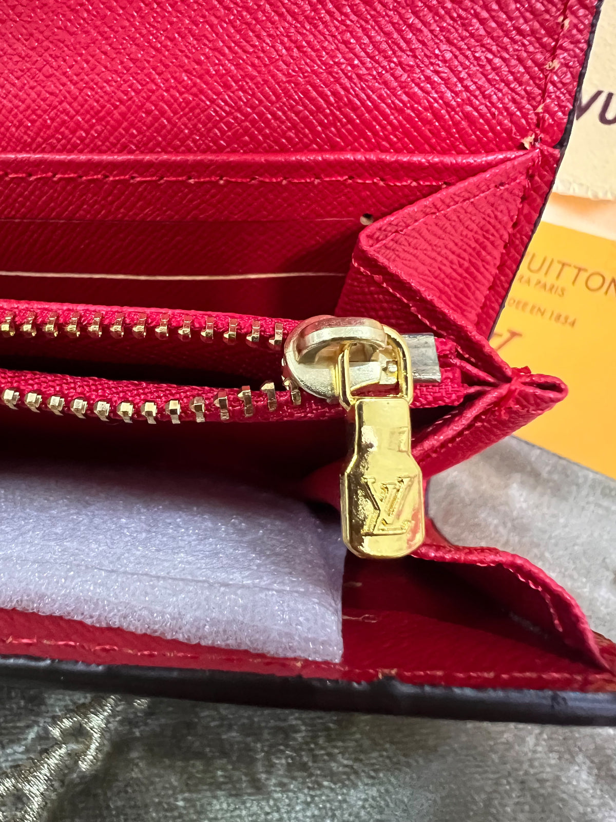 P.M LV ROUGE