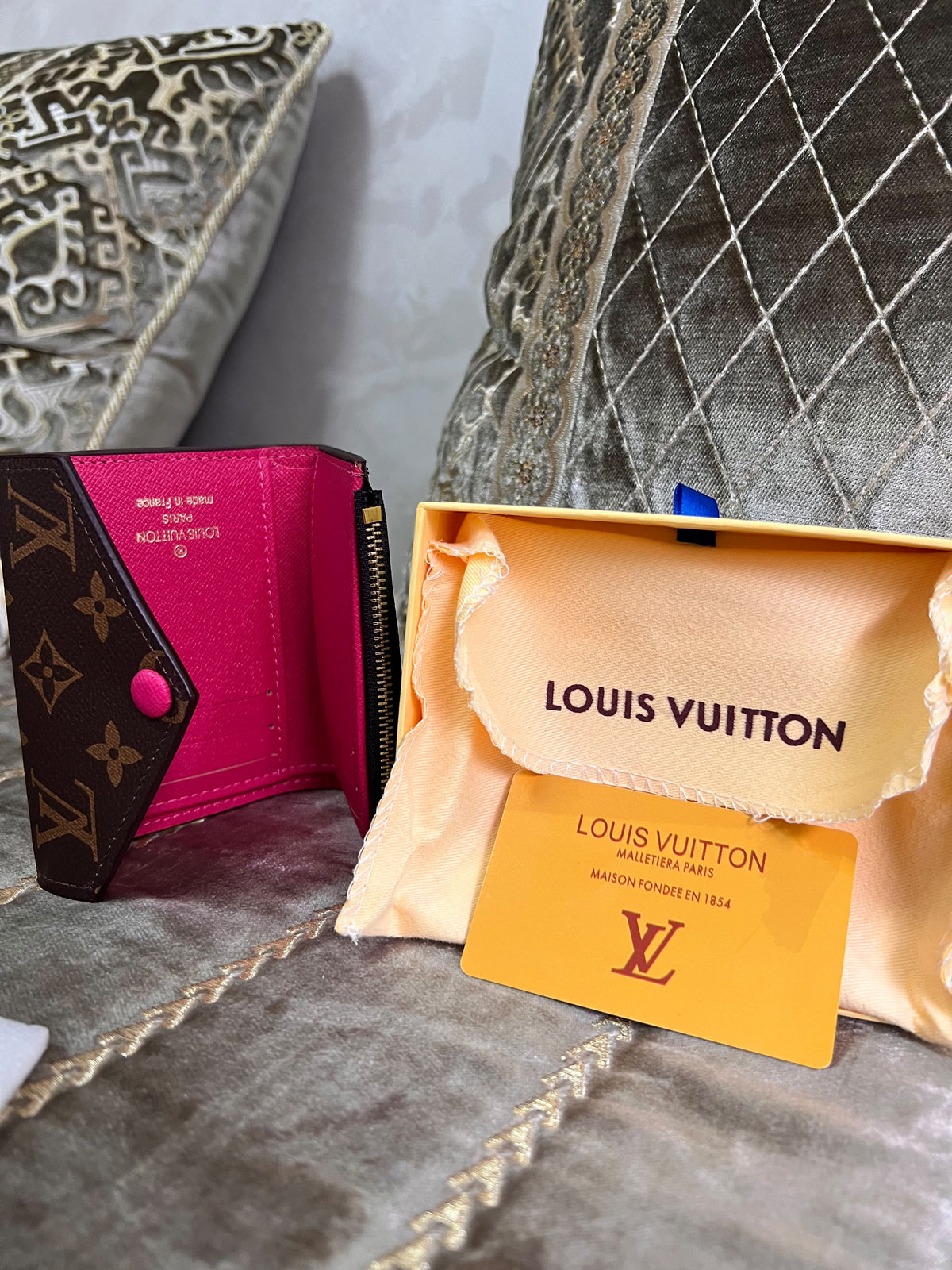 P.M LV ROSE