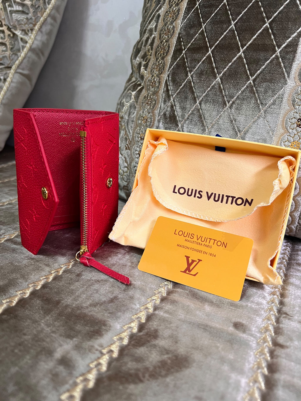 P.M LV ROUGE