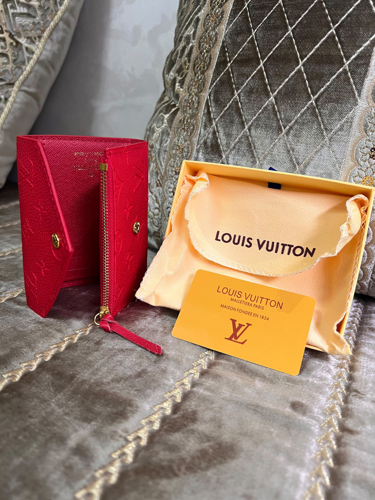 P.M LV ROUGE
